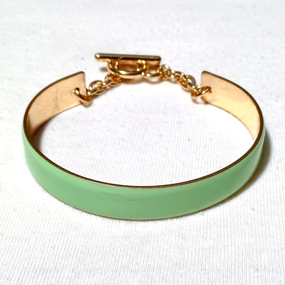 GREEN ENAMEL TOGGLE GOLD TONE BANGLE
